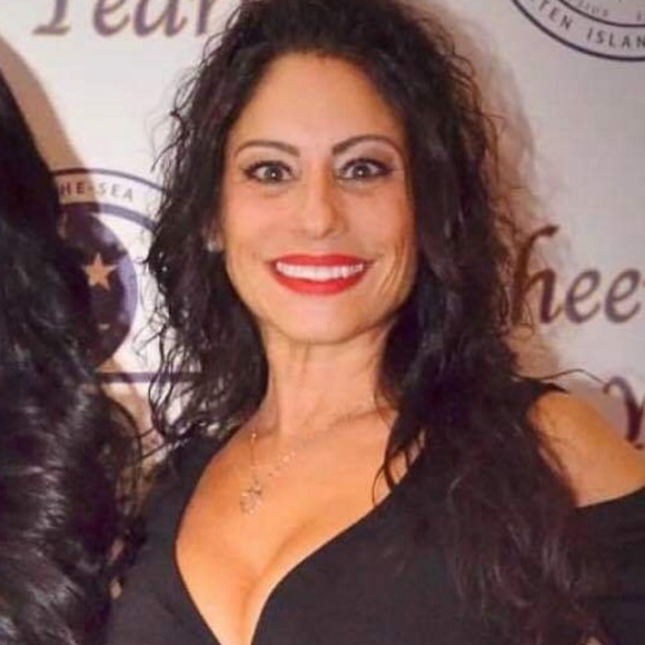 Meet your Posher, Joanie - Picture 1 of 1